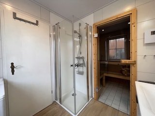 Badezimmer Dusche bodentief