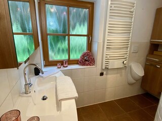 Badezimmer 1 mit WC und Dusche