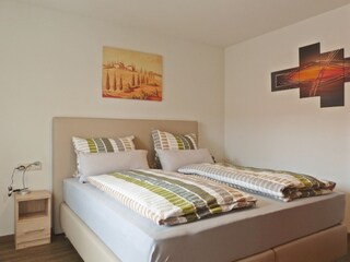 gemütliches Boxspringbett Apfel-Wohnung F***