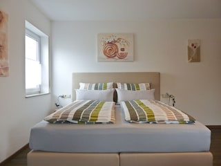 bequemes Boxspringbett Zwetschgen-Wohnung F**