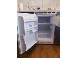 Kühlschrank mit Gefrierfach Zwetschgen-Wohnung F**