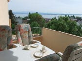 Balkon mit Blick auf den See und die Schweiz