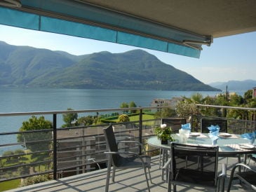 Designer Ferienwohnung mit 180 ° Panoramablick auf See und Berge
