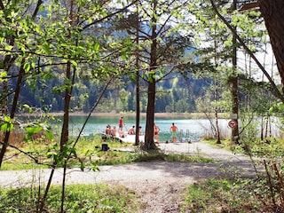 Baden in idyllischer Natur und Seenlandschaft