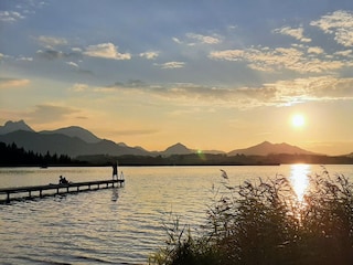 Herrliche Sonnenuntergänge am Hopfensee..