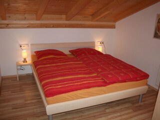 Schlafzimmer (OG und EG weitgehend gleich)