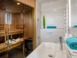 Badezimmer mit Sauna