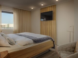 2.Schlafzimmer mit TV