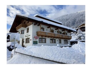 9B989B08-62C5-4A05-A102-1768A4A17EE7_1_105_c