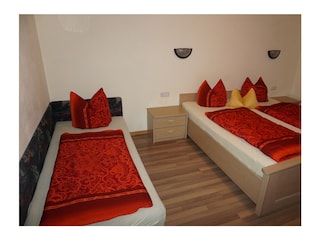 Schlafzimmer 1