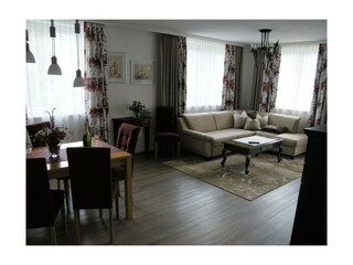 Wohnzimmer TOP 4 Bild 1