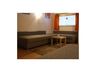 Wohnzimmer mit 3 Schlafsofas