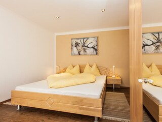 Kartnaller_FeWo5_Schlafzimmer3c