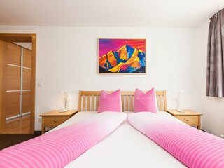 Kartnaller_FeWo5_Schlafzimmer2c
