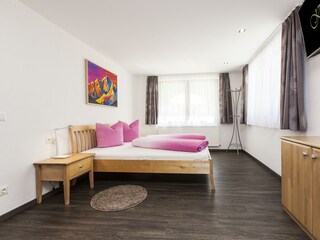Kartnaller_FeWo5_Schlafzimmer2d