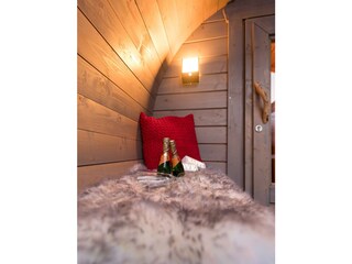 kartnaller_neustift_stubai_sauna_winter_fell_sekt