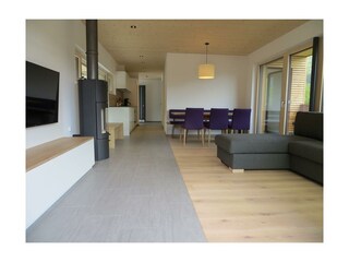 Wohn-/Essbereich mit moderner Küche