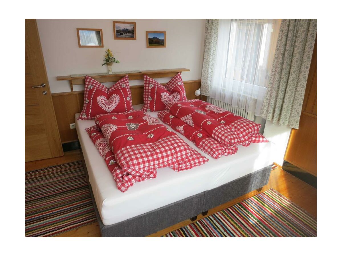 Ferienwohnung-Eller-Telfes-Schlafzimmer-1