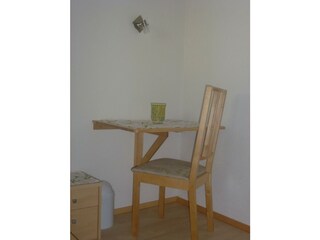kl.Tisch im Zimmer
