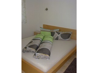 großes Doppelbett