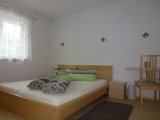 d. große Zimmer
