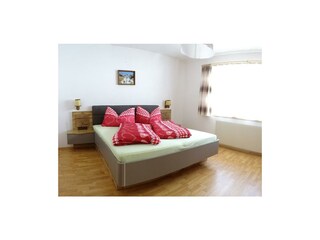 gräumiges schönes Schlafzimmer