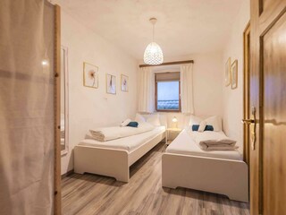 Schlafzimmer 4