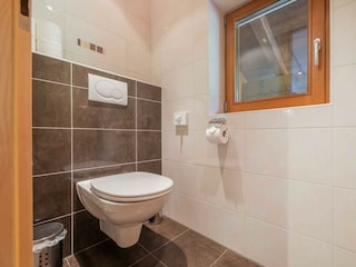 separates WC