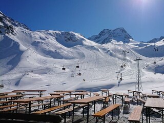 Sonniger Rastplatz bei der Dresdner Hütte am Glets