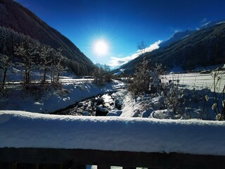 Winterwanderung mit Blick zum Gletscher