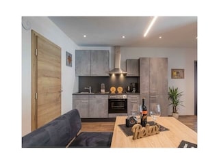 483E54BB-A678-494E-85CF-B80965A551E7_1_105_c