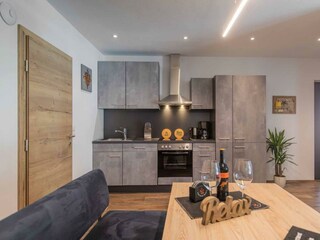 Modern ausgestattete Küche.