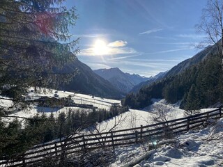 Wanderweg mit Blick zum Stubaier Gletscher
