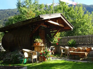 Weinfass-Wurzentisch