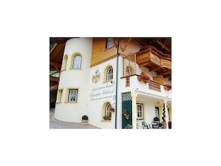 Olympia Schlössl Hausansicht