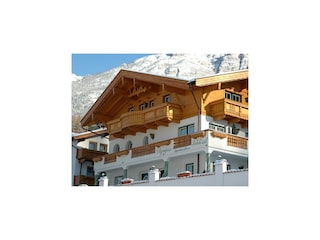 Olympia Schlössl Hausansicht Winter