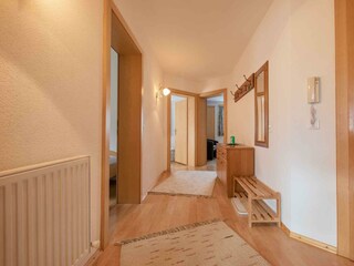 Flur von der anderen Seite in der Wohnung