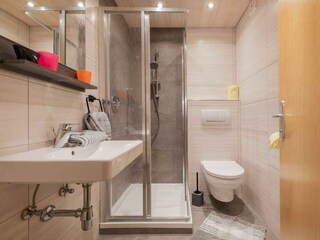 Badezimmer in der kleinen Wohnung