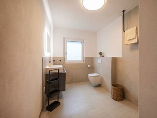 großes Badezimmer