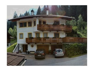 Haus Ferchl-Straßenansicht