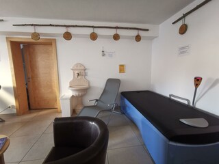 Massageliege/ Ruheraum
