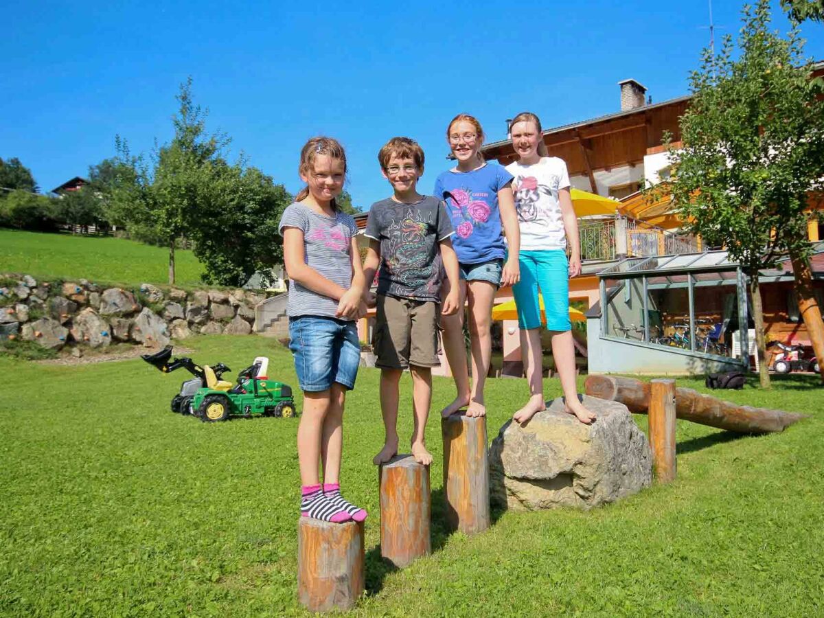 Abenteuerspielplatz für Kinder - TURNGERÄTE