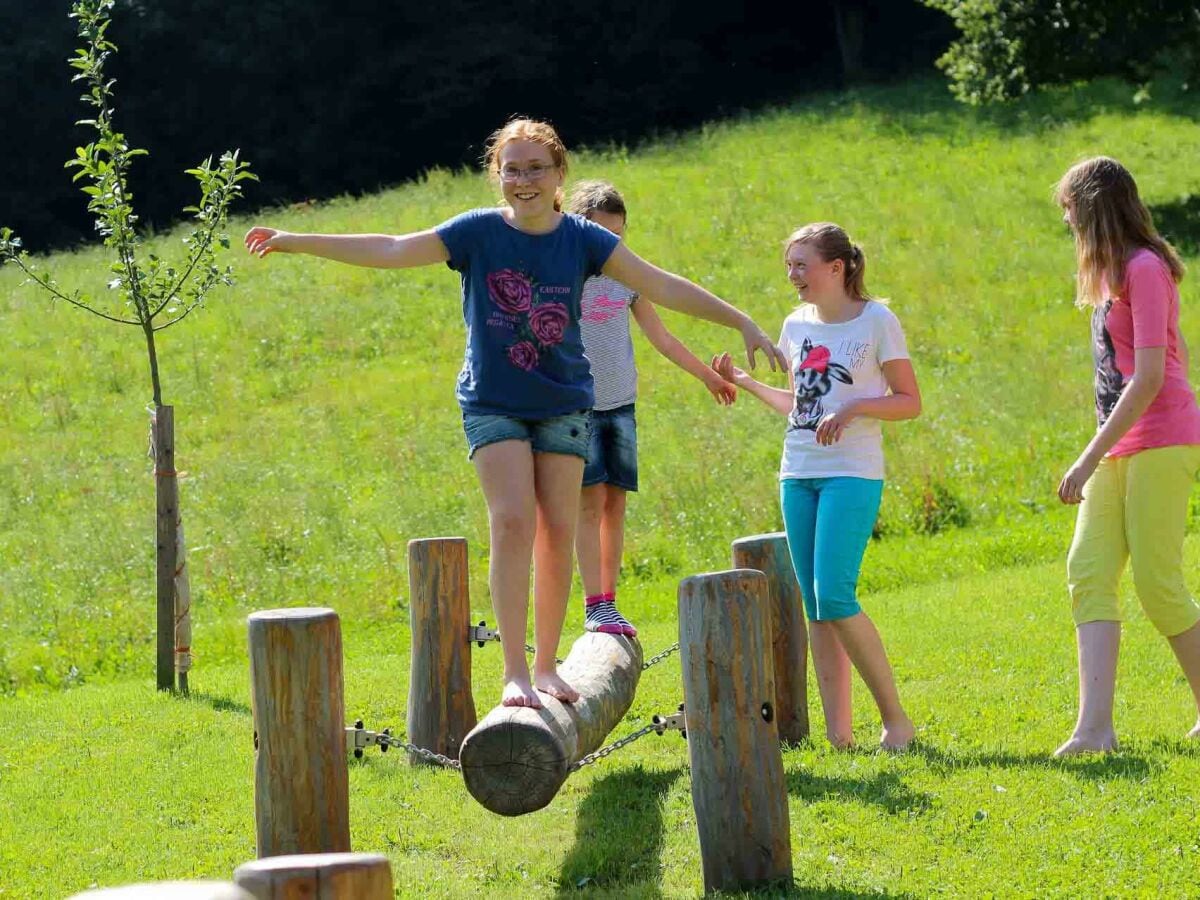 Abenteuerspielplatz für Kinder - BALANCIERGERÄTE