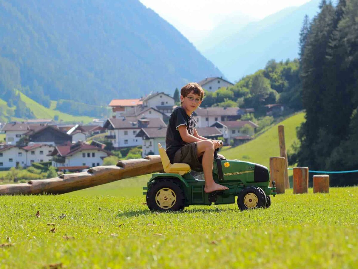 Abenteuerspielplatz für Kinder - TRAKTOR