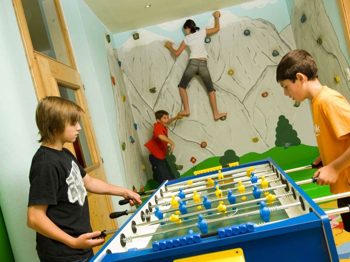 Kinderspielzimmer mit Tischfußball