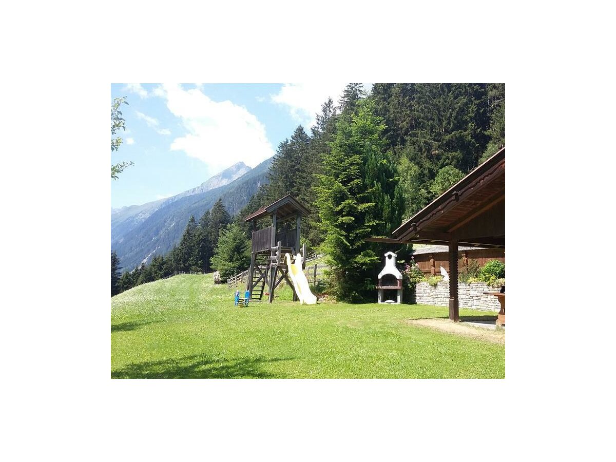 Spielplatz mit Grillmöglichkeit