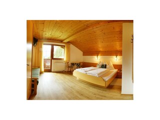 Schlafzimmer Dachgeschoss mit Balkon