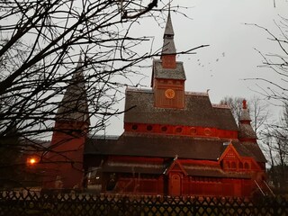 Stapkirche bei Sonnenuntergang