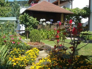 Gartenhausund Liegewiese