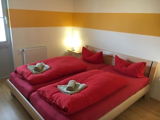 Schlafzimmer 1